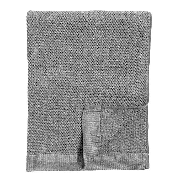 Vintage Waffle Bath Towel is 95% Cotton and 5% Linen. The highly absorbent, fast-drying threads are delicately woven into small plaits which maximise their absorbency and create an incredibly soft towel. Vintage Grey, 80cm x 145cm.