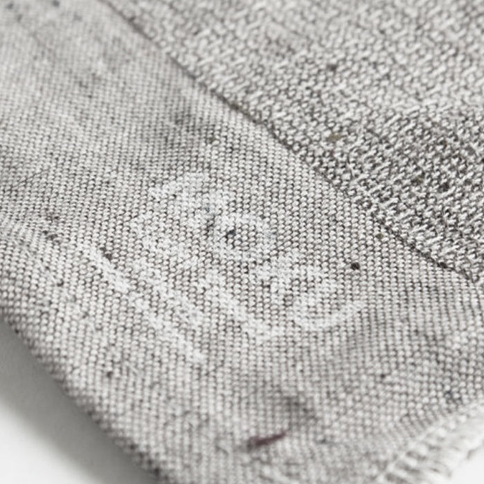 Moku Towel by Kontex is your go to towel for any active or travel situation. 100% Cotton, organic dyes and no palm oil. Highly absorbent, lightweight and quick drying, it wipes sweat away quickly and folds away small so that you can stash it in your bag. Grey, 33cm x 100cm